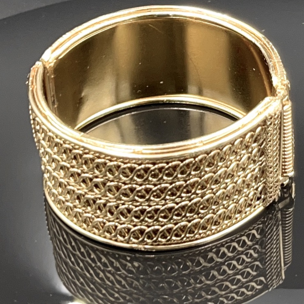 Good Hinge Bracelet